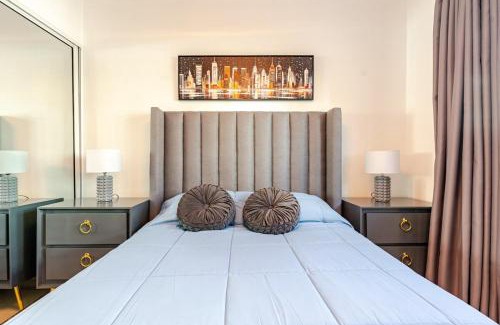 Llanos de Gurabo I Apartamento | Chic Urban Retreat with Pool, Gym, & Free Parking