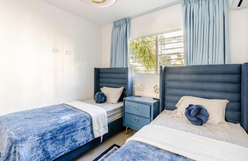 Llanos de Gurabo I Apartamento | Chic Urban Retreat with Pool, Gym, & Free Parking