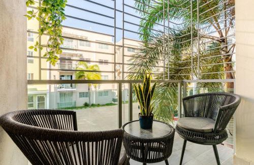 Llanos de Gurabo I Apartamento | Chic Urban Retreat with Pool, Gym, & Free Parking