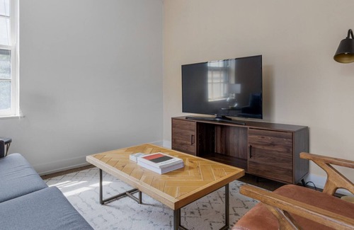 Uptown Apartamento | Chic Uptown 1BR w/ Rooftop & Gym, nr Hospital & Beach, by Blueground