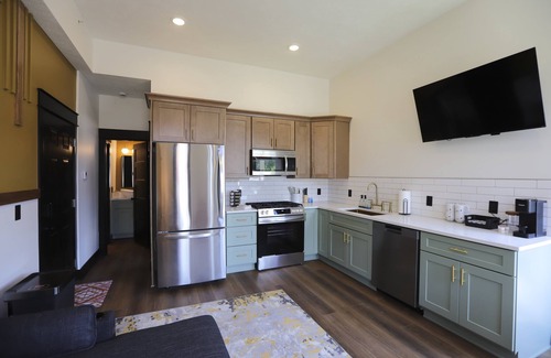 Nelson Apartamento | Chic Urban apartment at the Victorian – Steps to Dining, Shops & Farmers Market