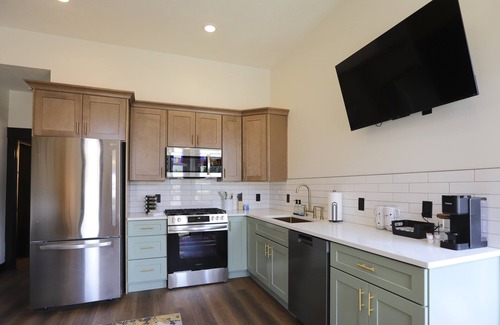 Nelson Apartamento | Chic Urban apartment at the Victorian – Steps to Dining, Shops & Farmers Market