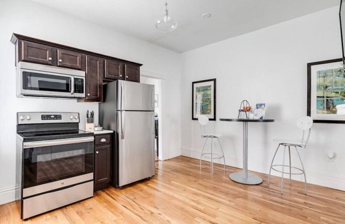 Church Hill Apartamento | Chic Urban Couples Retreat: Perfect Getaway 'n RVA