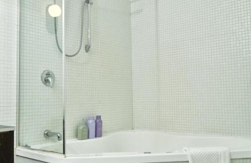 Richmond Apartamento | Chic Urban Loft in Prime Location