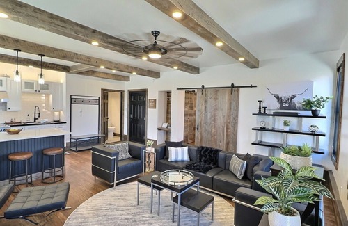 Big Timber Apartamento | Chic Urban One-Bedroom Loft in downtown Big Timber w/ Recreation All Around