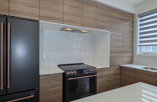 Oakville Casa | Chic Urban Stay in Oakville - 40mins to Toronto, walking distance to shops