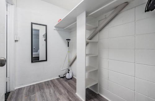 St. Petersburg - Clearwater Apartamento | Chic Urban Studio - Explore Downtown St. Pete