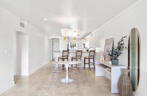 Central Beach Condominio | Chic Vero Beach Condo