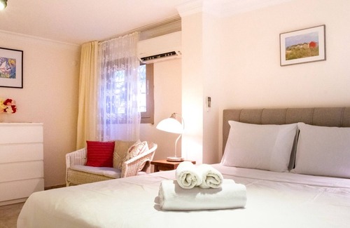 Cesme Villa | Chic Villa w Garden Patio 5 min to Beach in Izmir