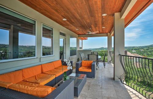 Rob Roy On The Lake Casa | Chic Villa with Infinity Pool 10 Mi to Downtown!