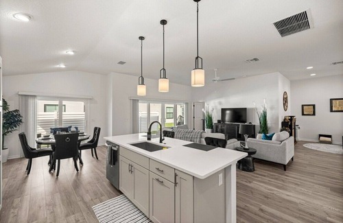 Sumter County Casa | Chic Villages 3BR | King Suite | Patio & Golf Cart