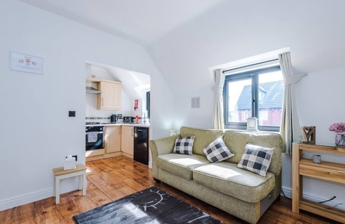 Golborne Casa | Chic Warrington House with Parking | Full Equipped