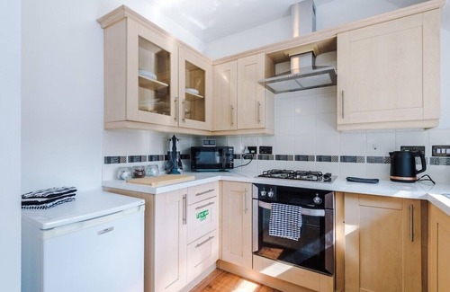 Golborne Casa | Chic Warrington House with Parking | Full Equipped