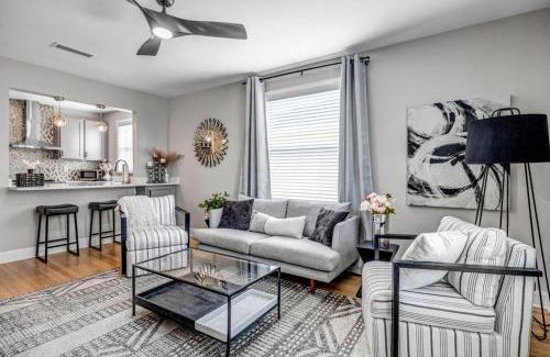 Southbank Apartamento | Chic Waterfront Apartment in Downtown San Marco