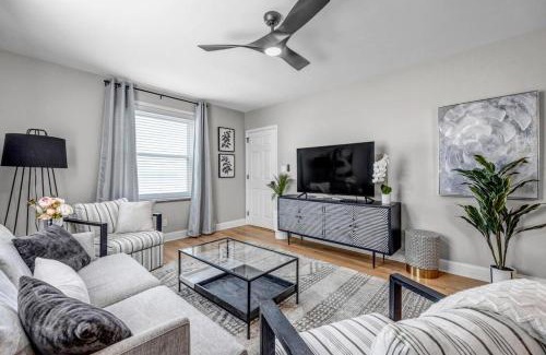 Southbank Apartamento | Chic Waterfront Apartment in Downtown San Marco