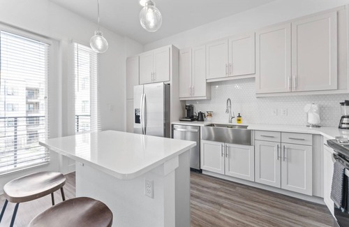 Highland Apartamento | Chic West Downtown Studio w Washer Dryer