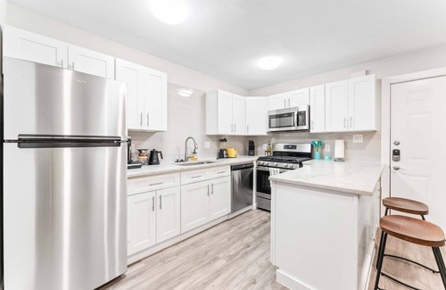 Highland Apartamento | Chic West Downtown Studio w Washer Dryer
