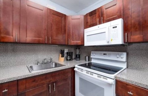 Coral Shores Apartamento | Chic Zebra Condo - Prime Fort Lauderdale Spot