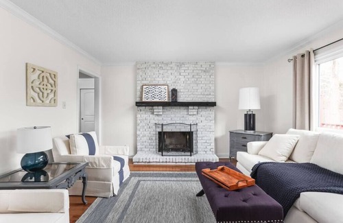 Zionsville Casa | Chic Zionsville Home | Sleeps 8 | Nr Downtown