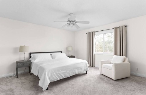 Zionsville Casa | Chic Zionsville Home | Sleeps 8 | Nr Downtown