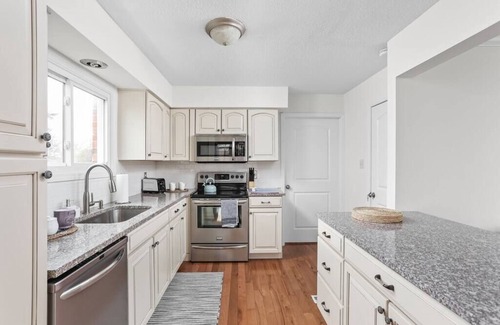 Zionsville Casa | Chic Zionsville Home | Sleeps 8 | Nr Downtown