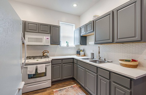 Greater Grand Crossing Apartamento | Chicago Apt: 4 Mi to Lake Michigan