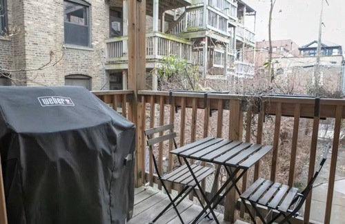 Sheffield Neighbors Condominio | Chicago's Leafy Street Hideaway - 1 Bedroom Condo with a Side of Sass