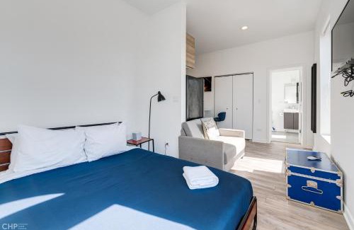 River West Hotel | Chicago Second Floor Studio by 747 Lofts