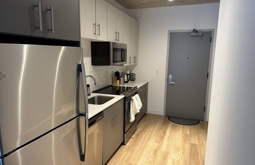 Ranch Triangle Apartamento | Chicago Shared Living Space with Office Space