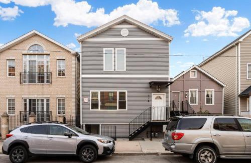 West Town Casa | Chicago Treasure 4 Bed Getaway