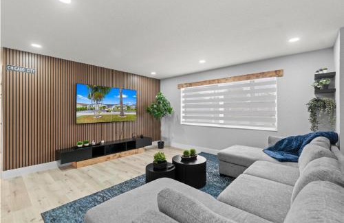 University Park Casa | Chicago Vibe Heated Pool 5BR 2BTH