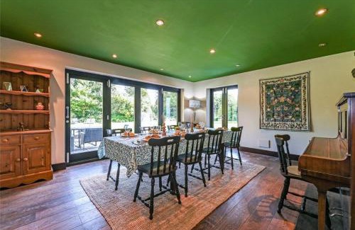 Chichester Casa | Chichester Retreat with Large Private Mature Garden