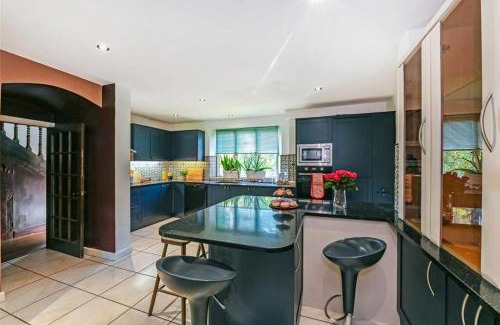 Chichester Casa | Chichester Retreat with Large Private Mature Garden