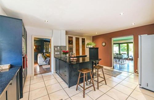 Chichester Casa | Chichester Retreat with Large Private Mature Garden