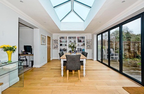 Chichester Casa | Chichester Spacious House Ideal for Goodwood and city centre