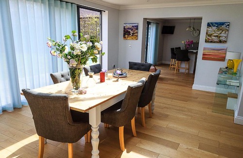 Chichester Casa | Chichester Spacious House Ideal for Goodwood and city centre