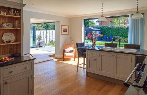 Chichester Casa | Chichester Spacious House Ideal for Goodwood and city centre