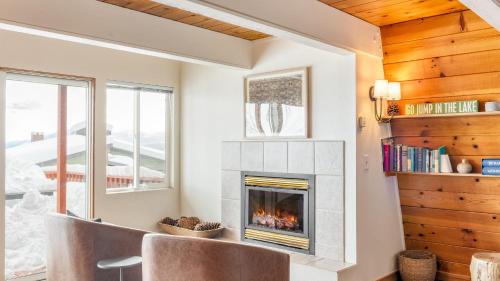 Tahoe Woods Casa | Chickadee by AvantStay Modern A-Frame Cabin