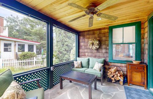 Raymond Casa | Chickadee Cottage