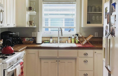 Chico Casa | Chico Charmer steps away from downtown, Chico State, & Lower Bidwell Park