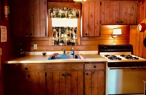 Chief Lake Cabina | Chief Lake Lodge Resort Cabin #5
