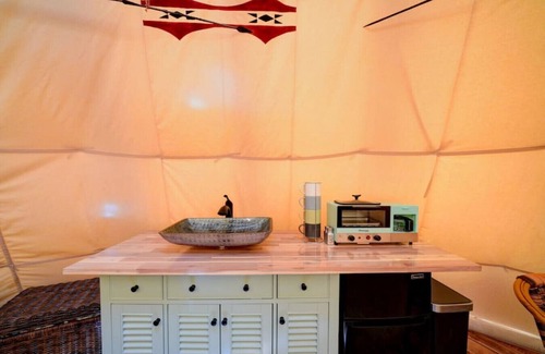Mount Pleasant Alquiler De RV | Chief's Lodge · Luxury Glamping Teepee w/King Bed on private Mtn!