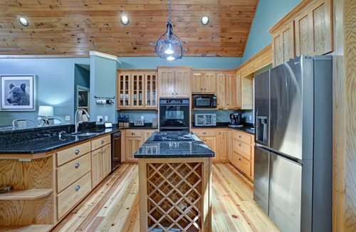 Hiawassee Cabina | Chiefs Cove-Lakefront- 2 Master suites