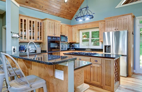 Hiawassee Cabina | Chiefs Cove-Lakefront- 2 Master suites