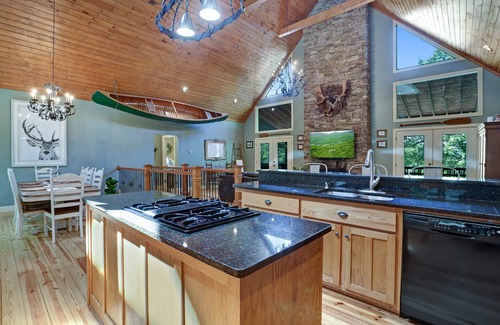 Hiawassee Cabina | Chiefs Cove-Lakefront- 2 Master suites