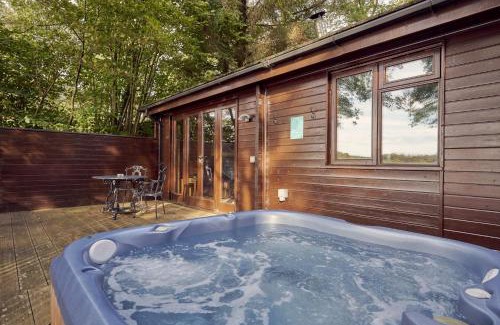 Thurstonfield Casa | Chiffchaff Lodge with Hot tub