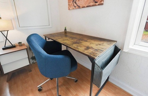 Aspinwall Casa | Child Friendly, Parking, King Bed, 15 min to DT