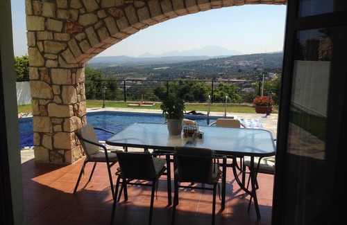 Agia Triada Villa | Villa para niños con piscina privada y vistas panorámicas al mar y a la montaña