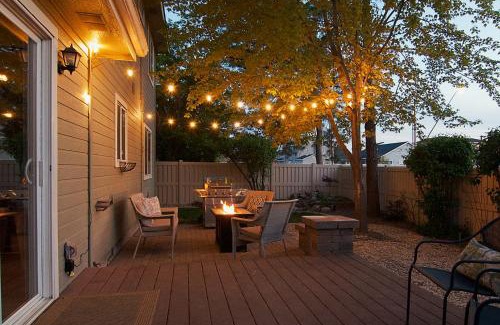Meridian Casa | Chill & Grill Firepit, Bbq, 70 Tv, Near Topgolf