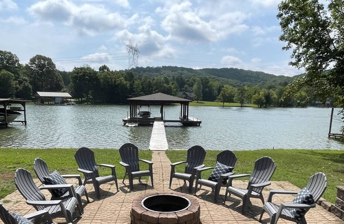 Ten Mile Casa | Chill on Watts Bar Lakefront with Private Dock!